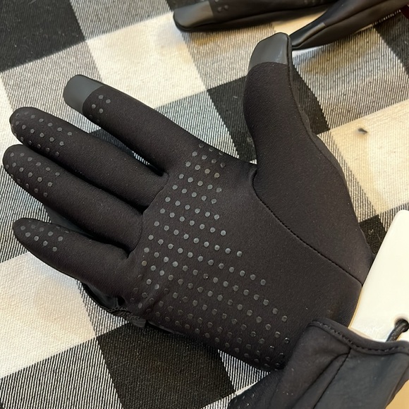 Lululemon Gloves running or light use - Picture 5 of 6